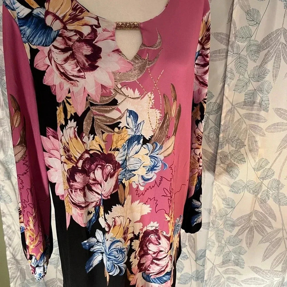 Floral Tunic - Picture 6 of 6